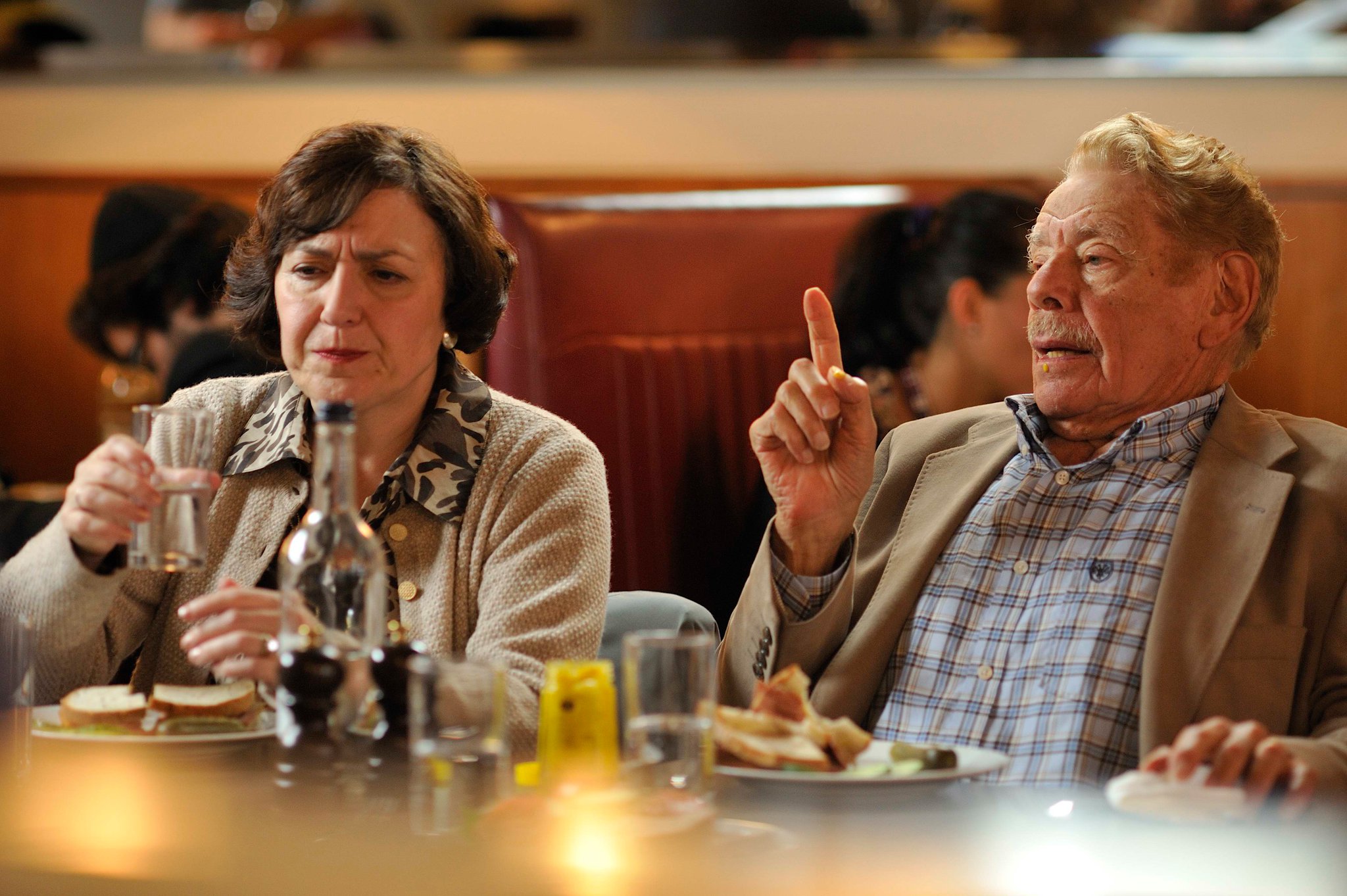 Still of Jerry Stiller and Beverley Klein in Swinging with the Finkels (2011)