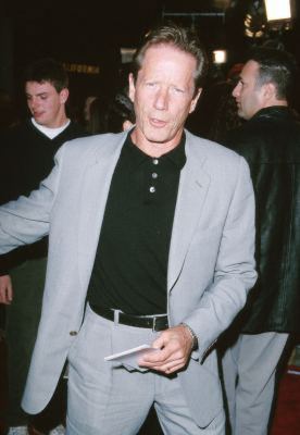 Peter Strauss at event of Romeo turi mirti (2000)