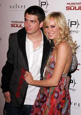 Kimberly Stewart and Talan Torriero at event of 2005 American Music Awards (2005)