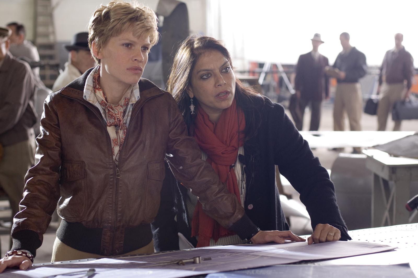 Still of Hilary Swank and Mira Nair in Amelia (2009)