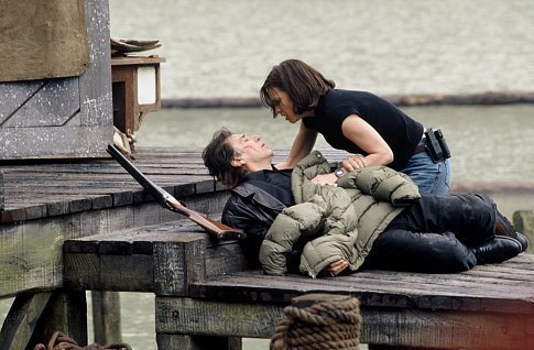 Still of Al Pacino and Hilary Swank in Nemiga (2002)