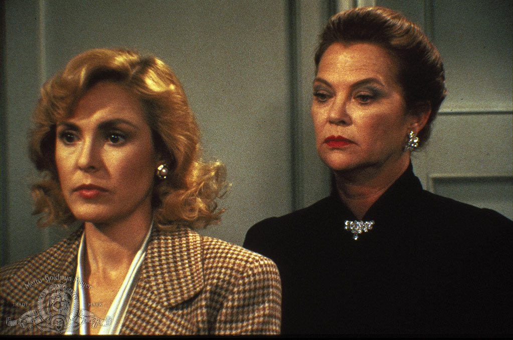 Still of Louise Fletcher and Victoria Tennant in Flowers in the Attic (1987)