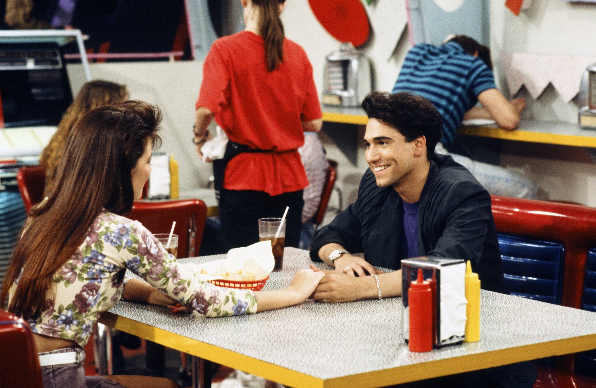 Still of Tiffani Thiessen and Eddie Garcia in Saved by the Bell (1989)