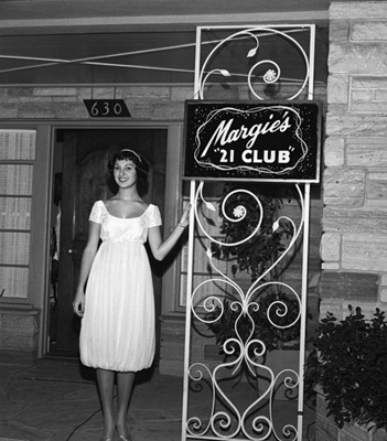 Marlo Thomas at her birthday party circa 1958