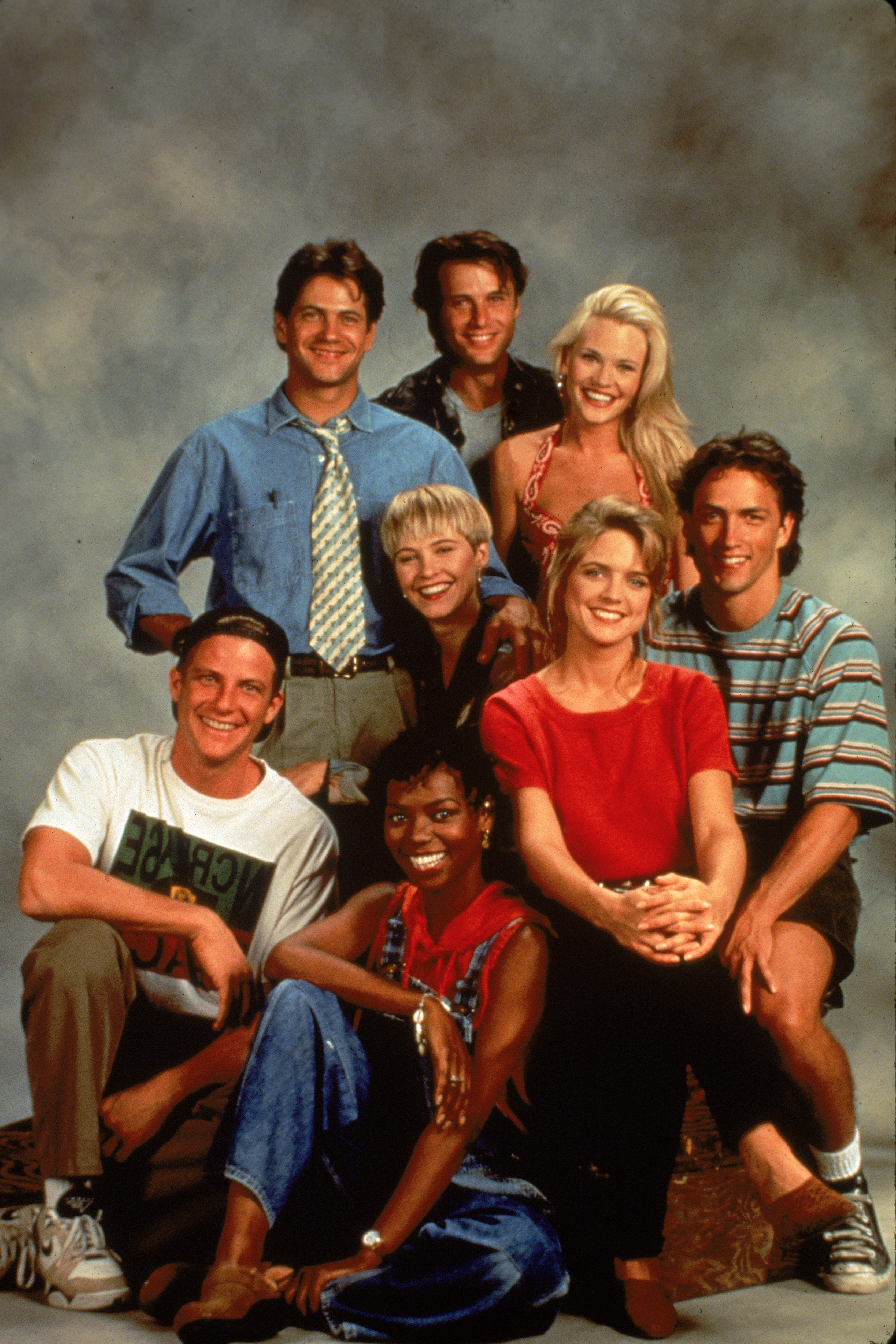 Still of Amy Locane, Vanessa Williams, Grant Show, Courtney Thorne-Smith, Josie Bissett, Thomas Calabro, Doug Savant and Andrew Shue in Melrouzas (1992)