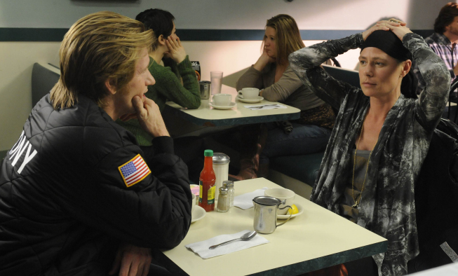 Still of Denis Leary and Maura Tierney in Rescue Me (2004)