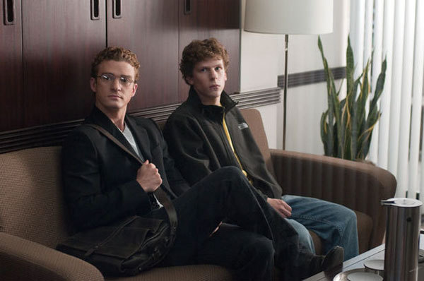 Still of Justin Timberlake and Jesse Eisenberg in The Social Network (2010)