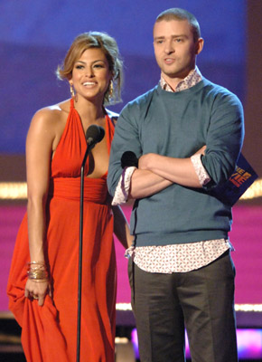 Justin Timberlake and Eva Mendes at event of 2006 MTV Movie Awards (2006)