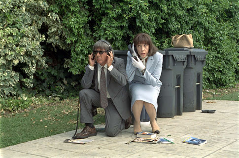 Still of Dustin Hoffman and Lily Tomlin in I Heart Huckabees (2004)