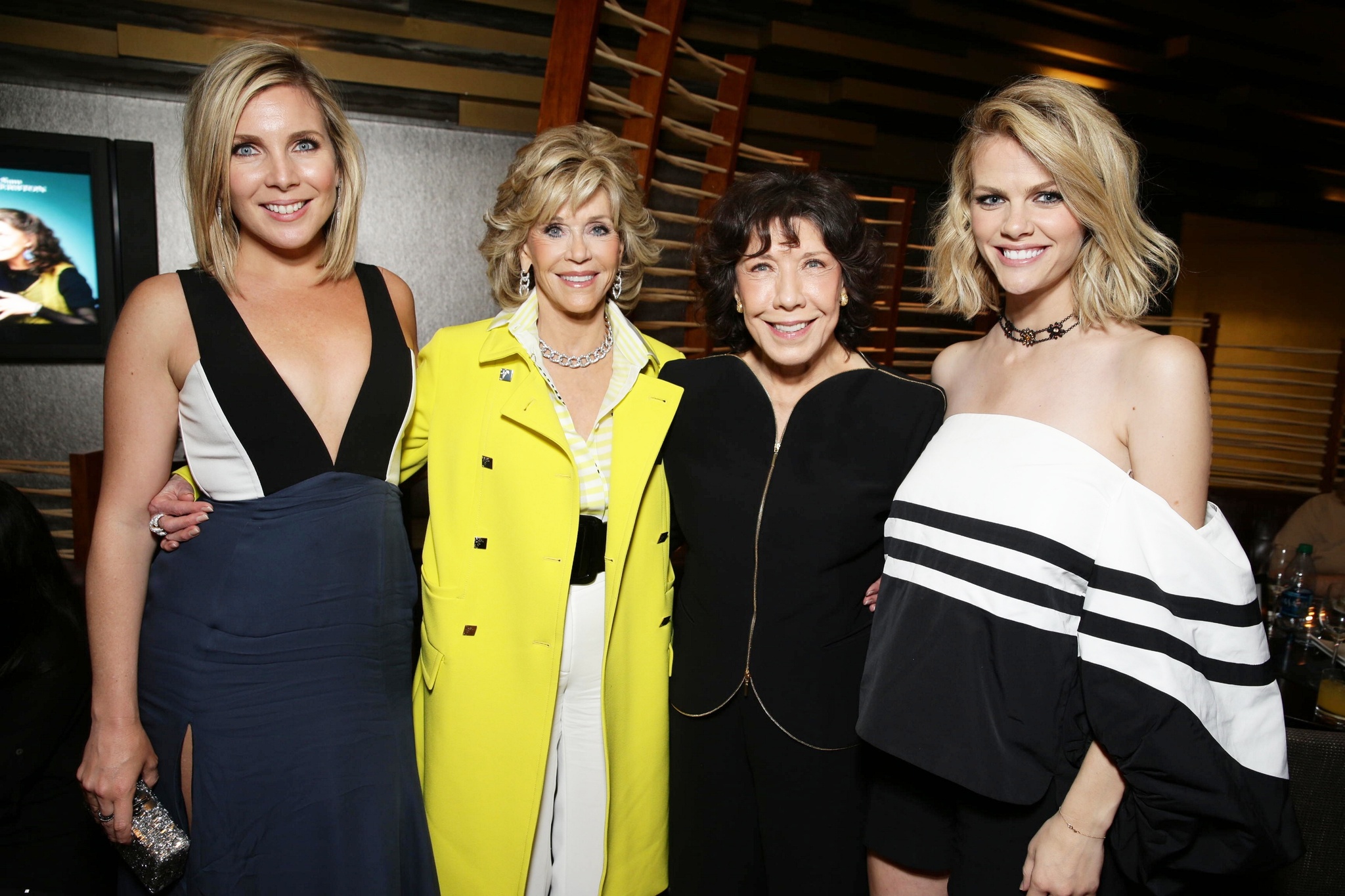 Jane Fonda, Lily Tomlin, June Diane Raphael and Brooklyn Decker at event of Grace and Frankie (2015)