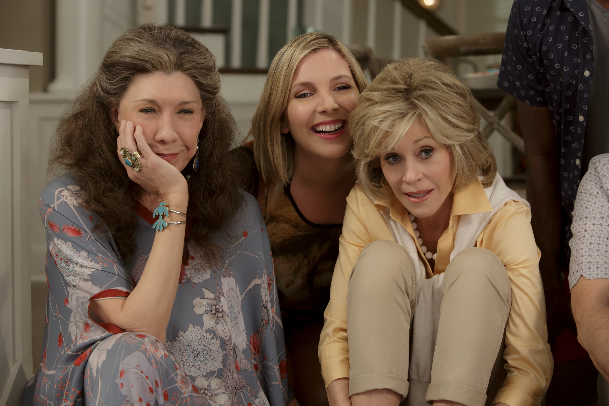 Still of Jane Fonda, Lily Tomlin and June Diane Raphael in Grace and Frankie (2015)