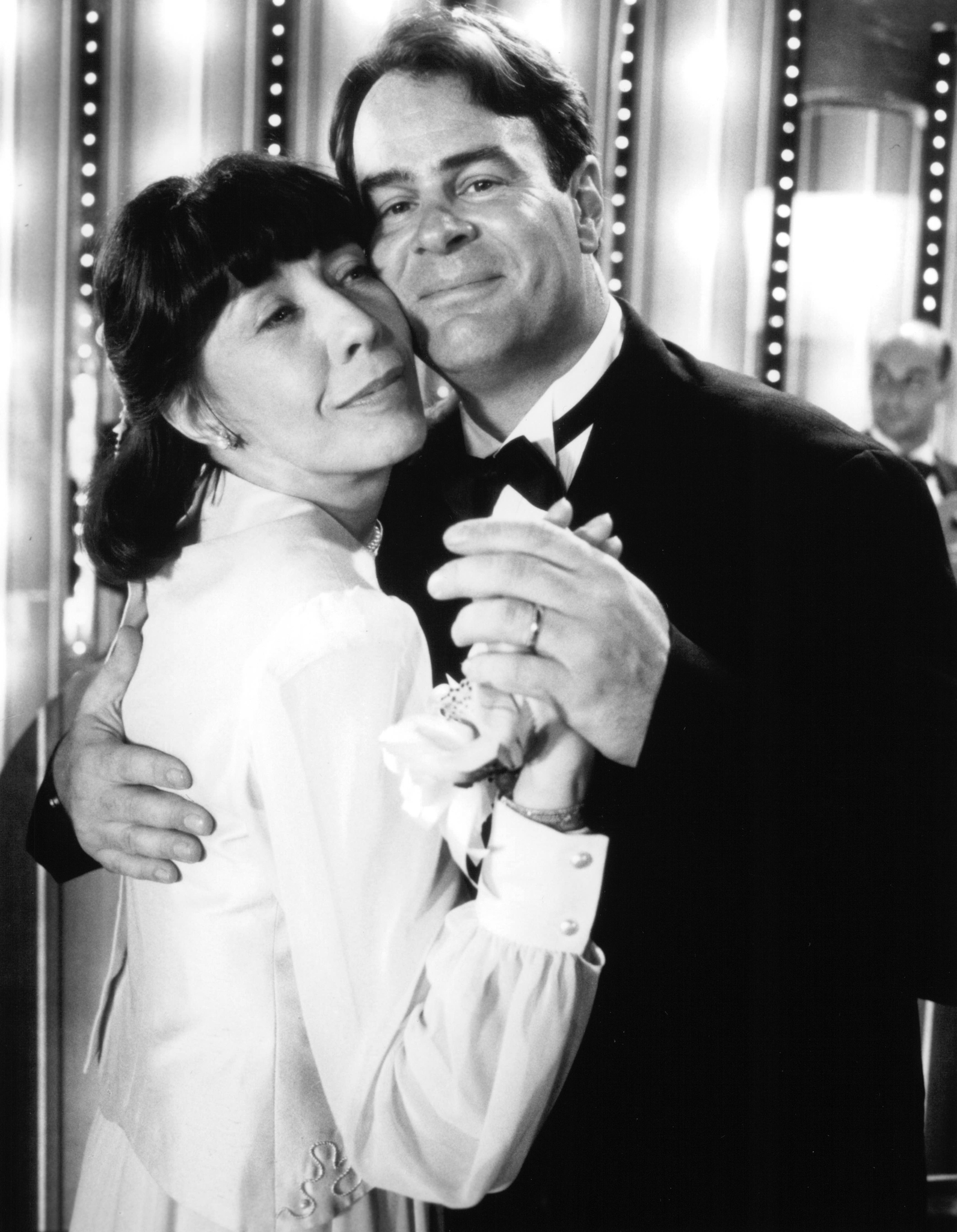 Still of Dan Aykroyd and Lily Tomlin in Getting Away with Murder (1996)