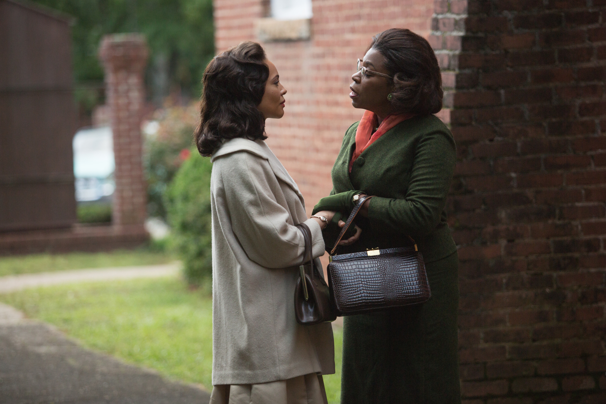Still of Lorraine Toussaint and Carmen Ejogo in Selma (2014)