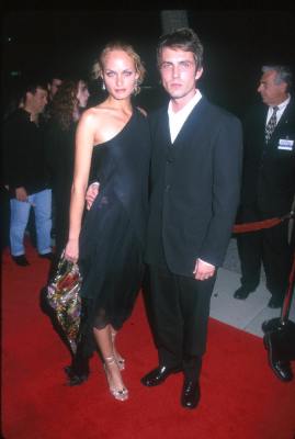 Desmond Harrington and Amber Valletta at event of Joan of Arc (1999)