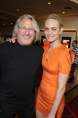 Amber Valletta and Brian Levant at event of Kaimynas snipas (2010)