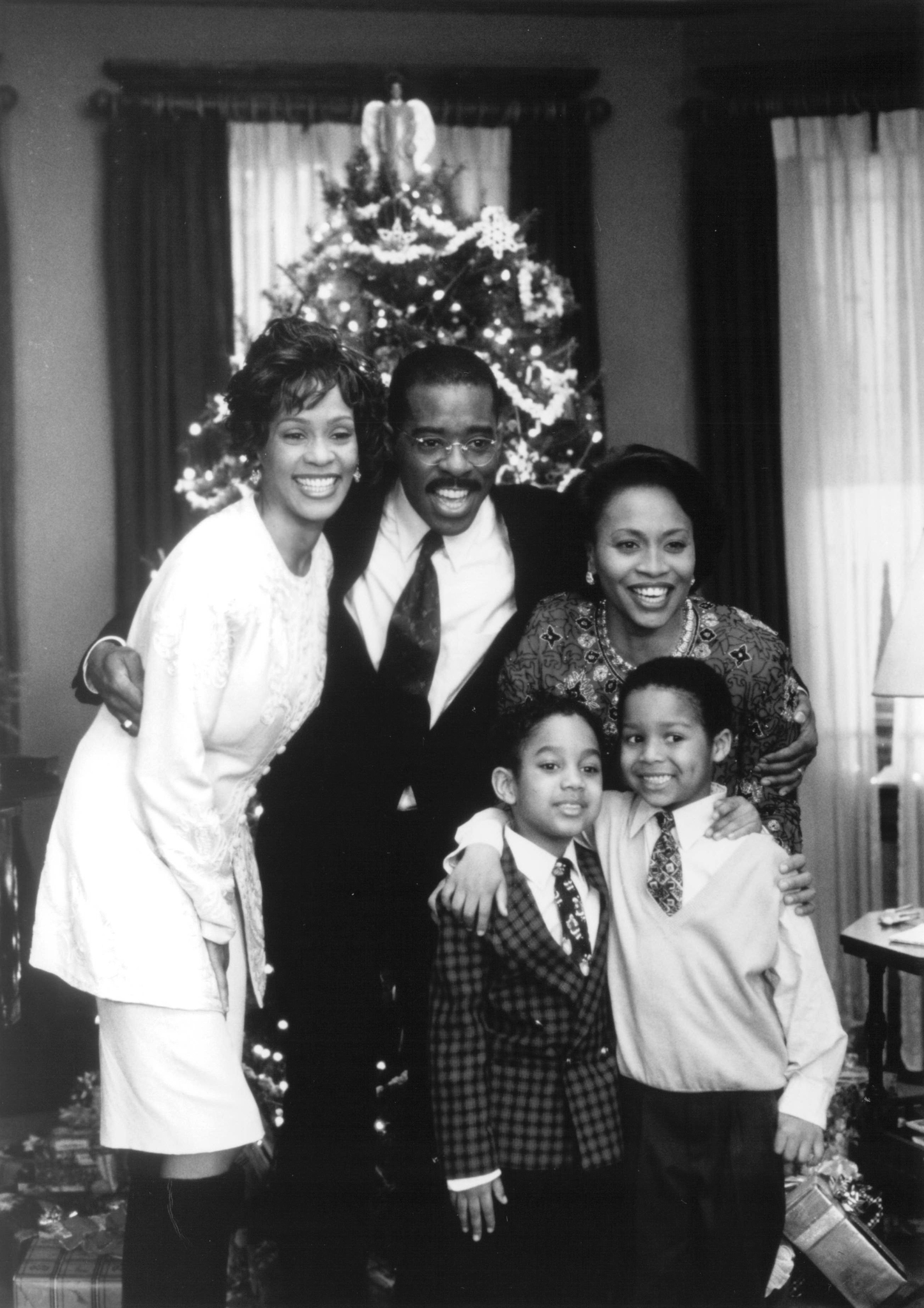 Still of Whitney Houston, Courtney B. Vance, Justin Pierre Edmund and Jenifer Lewis in The Preacher's Wife (1996)