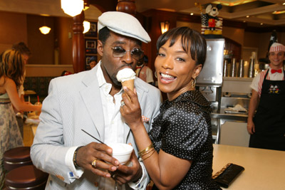 Angela Bassett and Courtney B. Vance at event of Meet the Robinsons (2007)