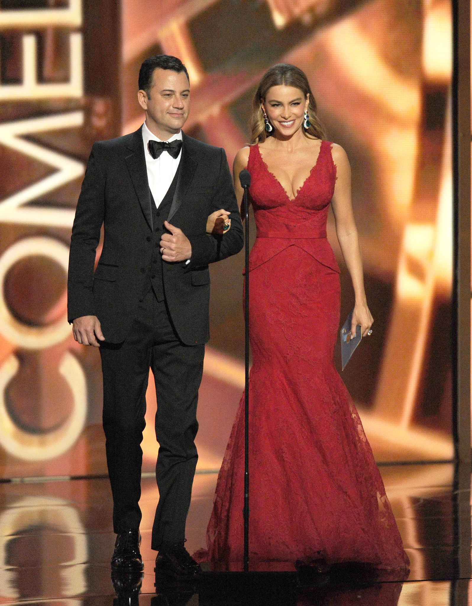 Sofía Vergara and Jimmy Kimmel at event of The 65th Primetime Emmy Awards (2013)