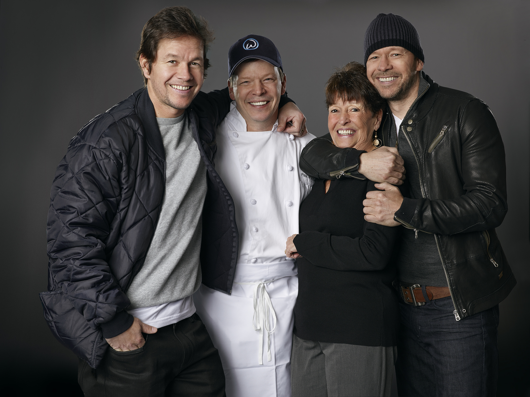 Still of Mark Wahlberg, Donnie Wahlberg, Paul Wahlberg and Alma McPeck in Wahlburgers (2014)