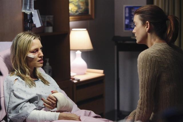Still of Kate Walsh and KaDee Strickland in Private Practice (2007)