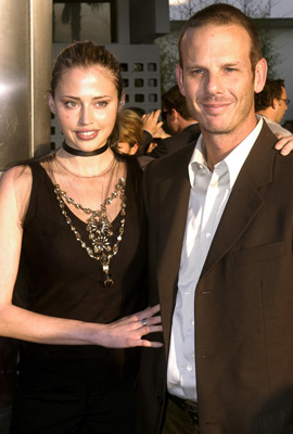 Peter Berg and Estella Warren at event of The Cooler (2003)
