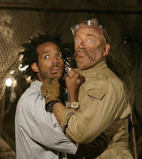 Still of Marlon Wayans and J.K. Simmons in The Ladykillers (2004)