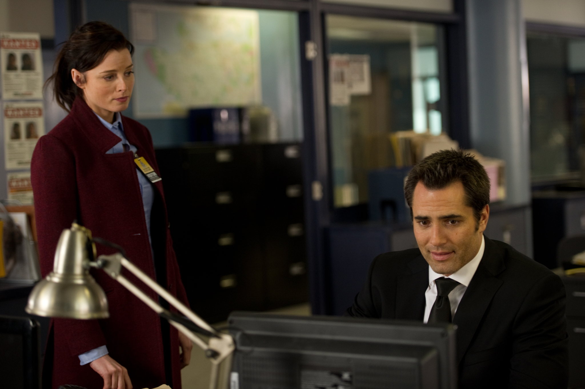 Victor Webster and Rachel Nichols in Continuum (2012)