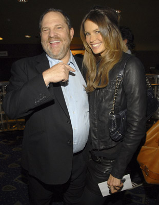 Elle Macpherson and Harvey Weinstein at event of Manes cia nera (2007)