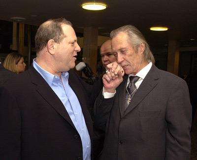 David Carradine and Harvey Weinstein at event of Nuzudyti Bila 2 (2004)