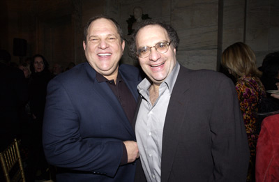 Harvey Weinstein and Bob Weinstein at event of Niujorko gaujos (2002)