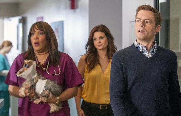 Still of Justin Kirk, Kym Whitley and JoAnna Garcia Swisher in Animal Practice (2012)