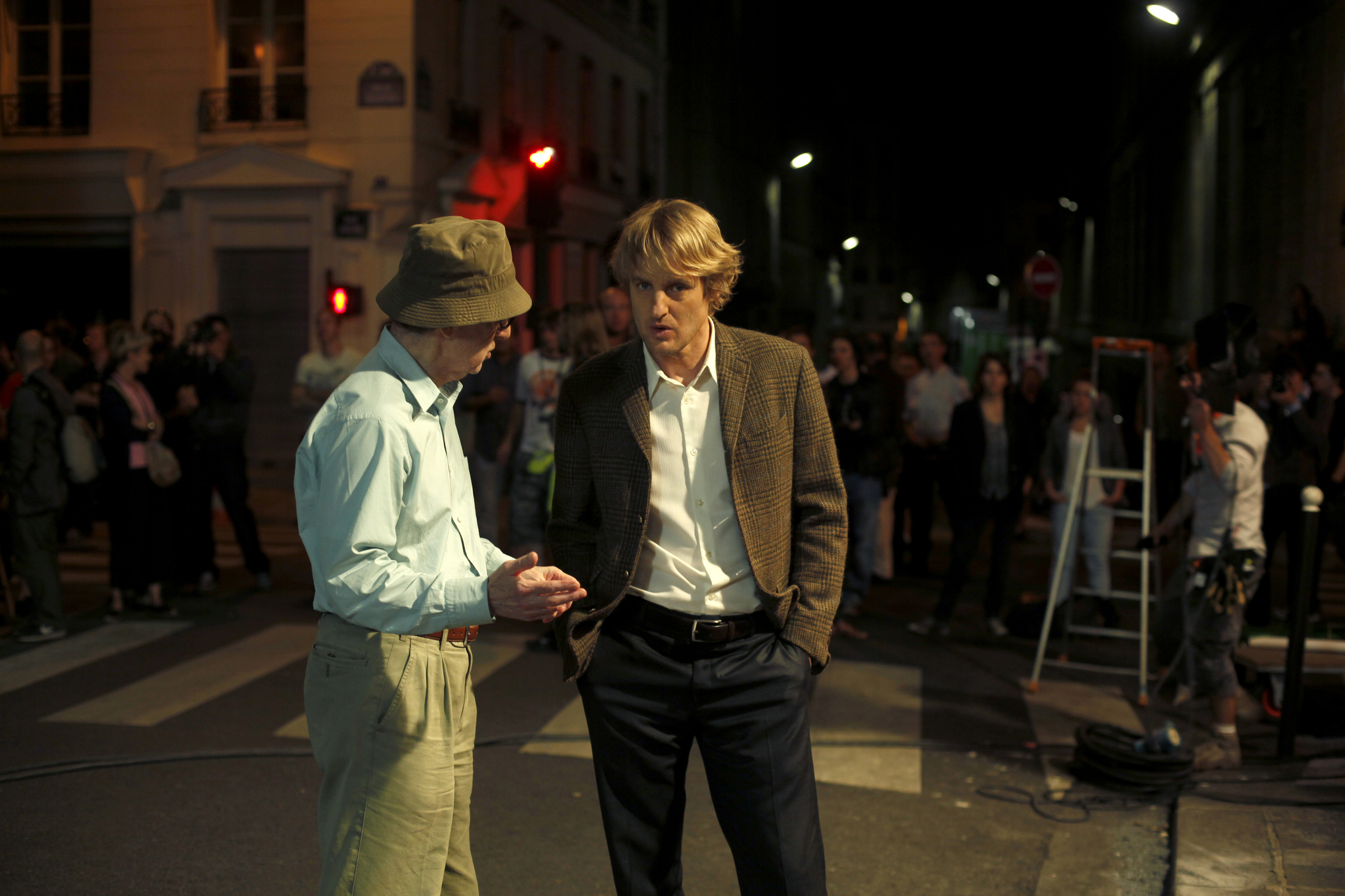 Still of Woody Allen and Owen Wilson in Vidurnaktis Paryziuje (2011)