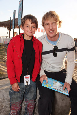 Owen Wilson and Finley Jacobsen at event of Marmaduke (2010)