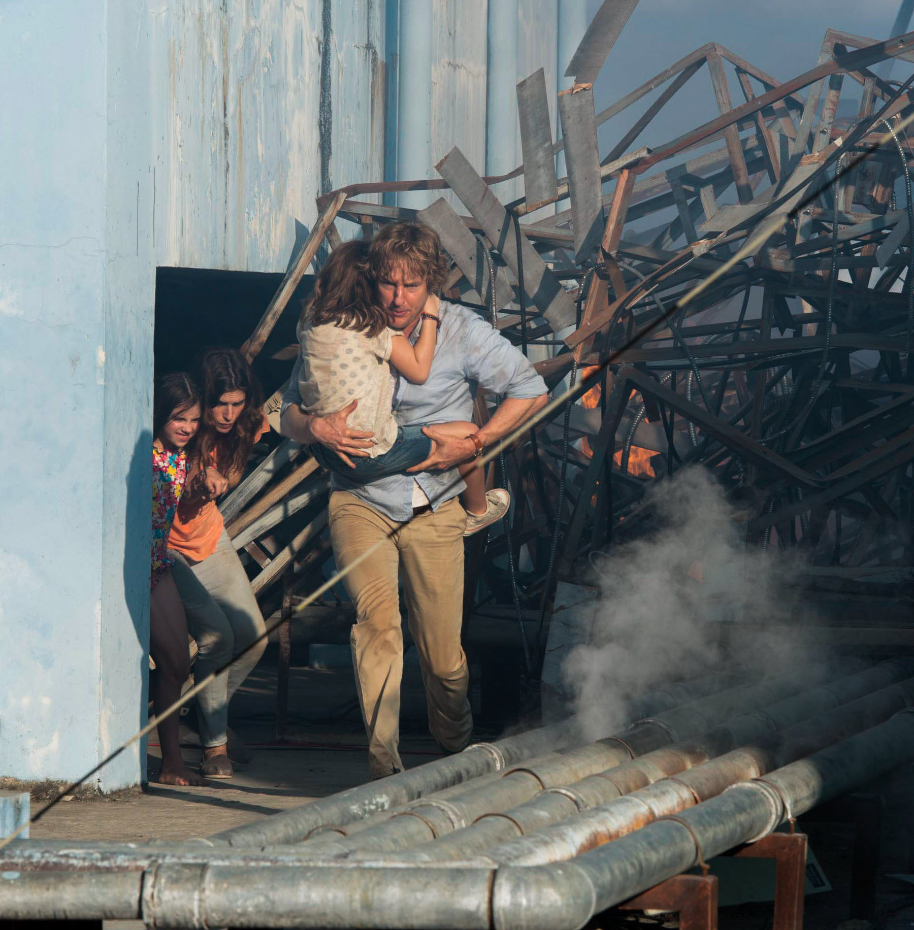 Still of Owen Wilson, Lake Bell, Sterling Jerins and Claire Geare in No Escape (2015)