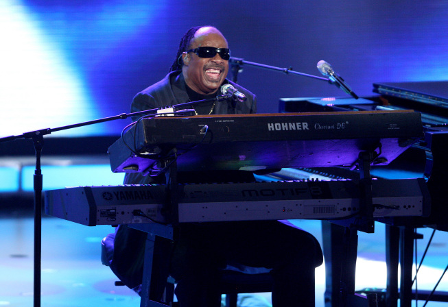 Still of Stevie Wonder in American Idol: The Search for a Superstar (2002)
