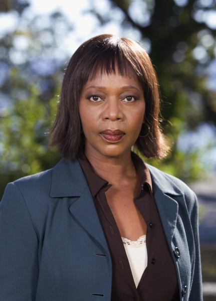 Alfre Woodard in Pictures of Hollis Woods (2007)