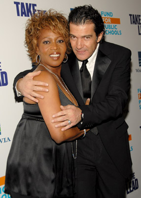 Antonio Banderas and Alfre Woodard at event of Take the Lead (2006)