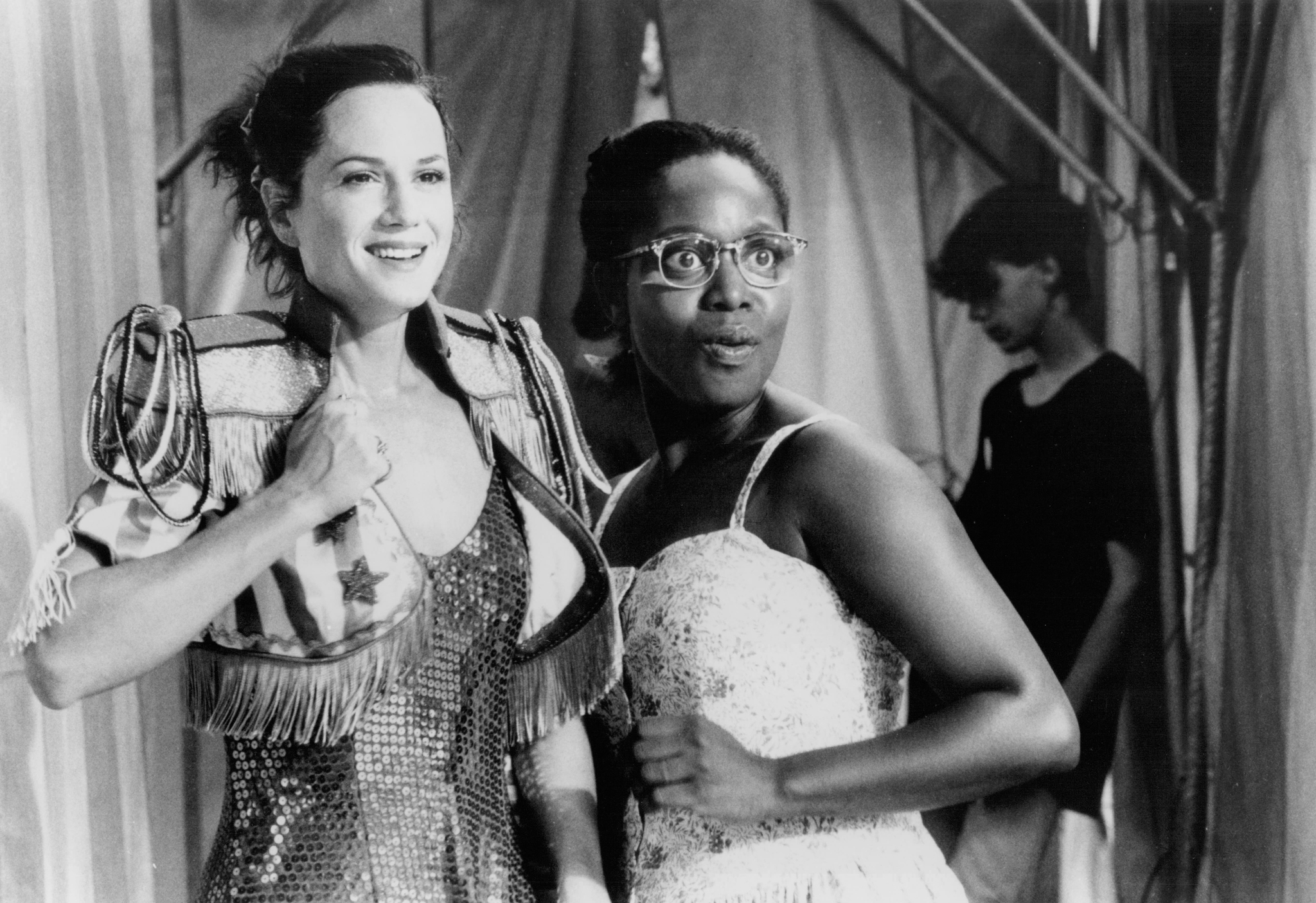 Still of Holly Hunter and Alfre Woodard in Miss Firecracker (1989)