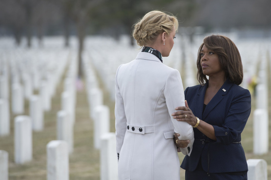 Still of Katherine Heigl and Alfre Woodard in State of Affairs (2014)