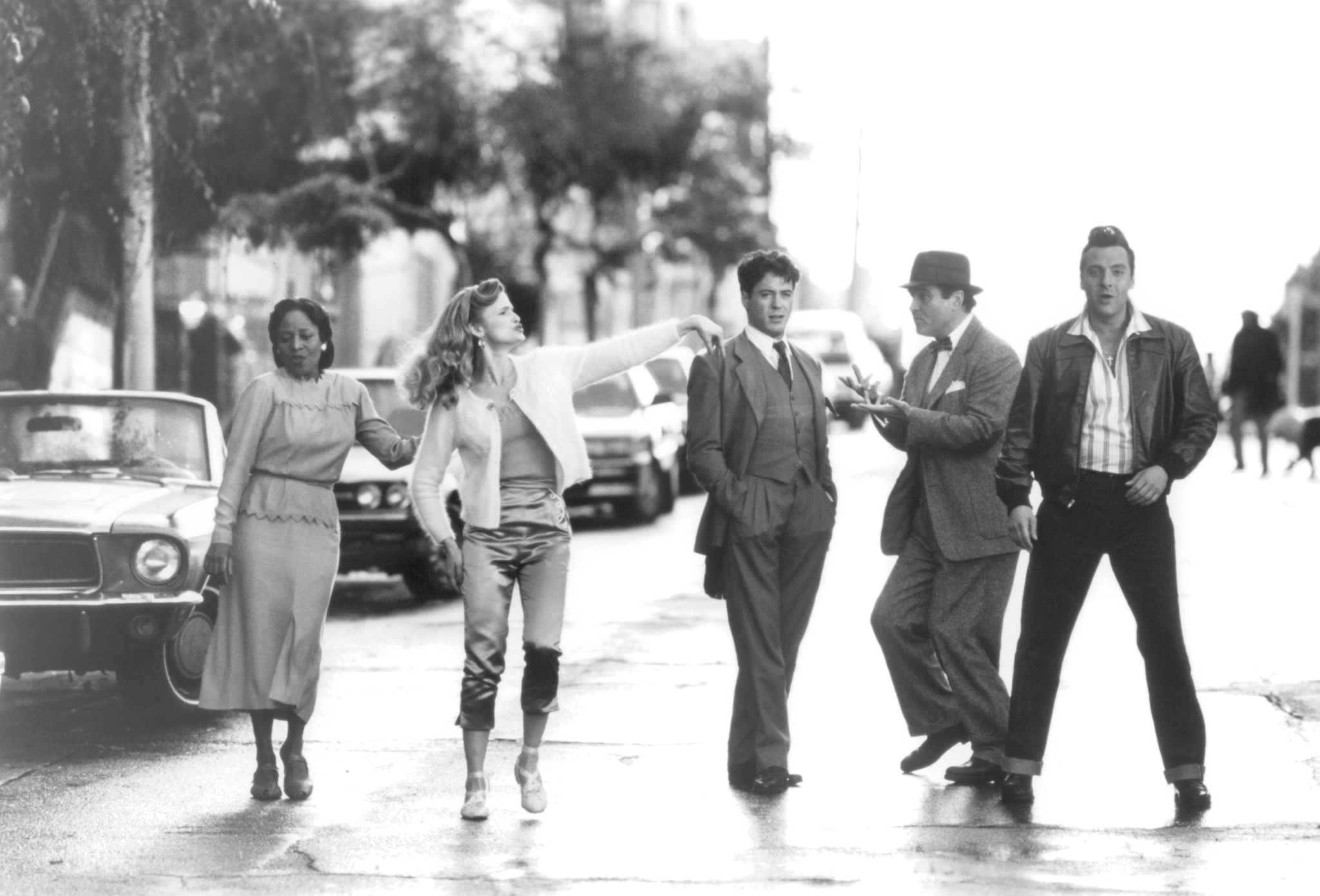 Still of Robert Downey Jr., Charles Grodin, Kyra Sedgwick, Tom Sizemore and Alfre Woodard in Heart and Souls (1993)