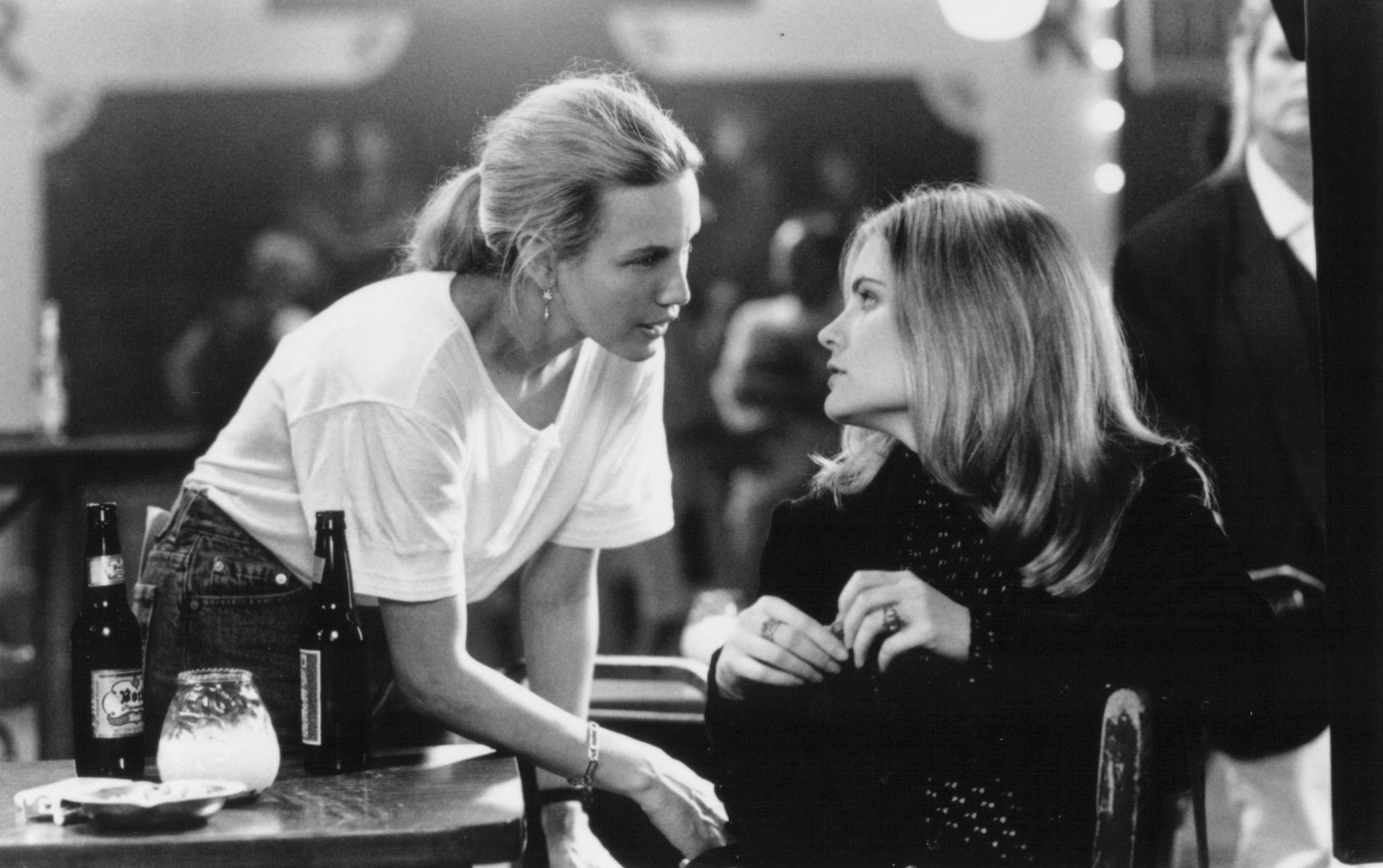 Still of Jennifer Jason Leigh and Lili Fini Zanuck in Rush (1991)