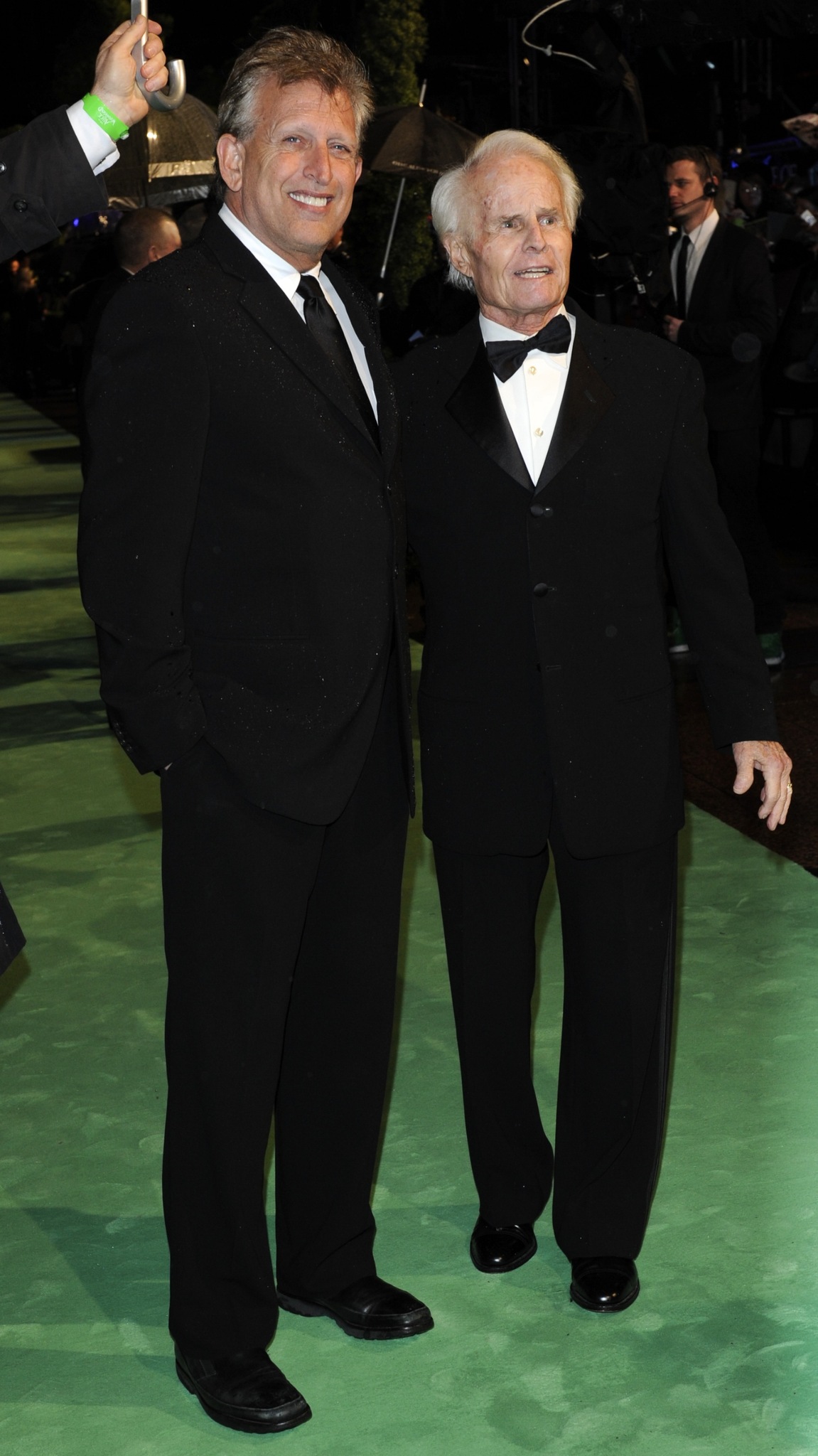 Joe Roth and Richard D. Zanuck at event of Alisa stebuklu salyje (2010)
