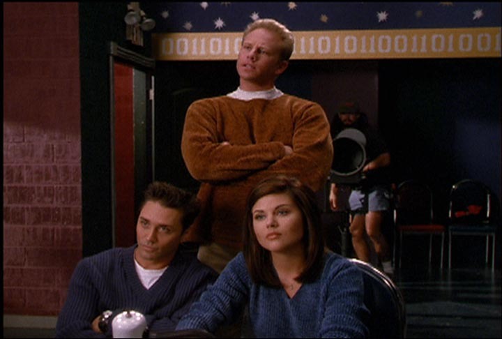 Still of Jason Priestley, Tiffani Thiessen and Ian Ziering in Beverli Hilsas, 90210 (1990)