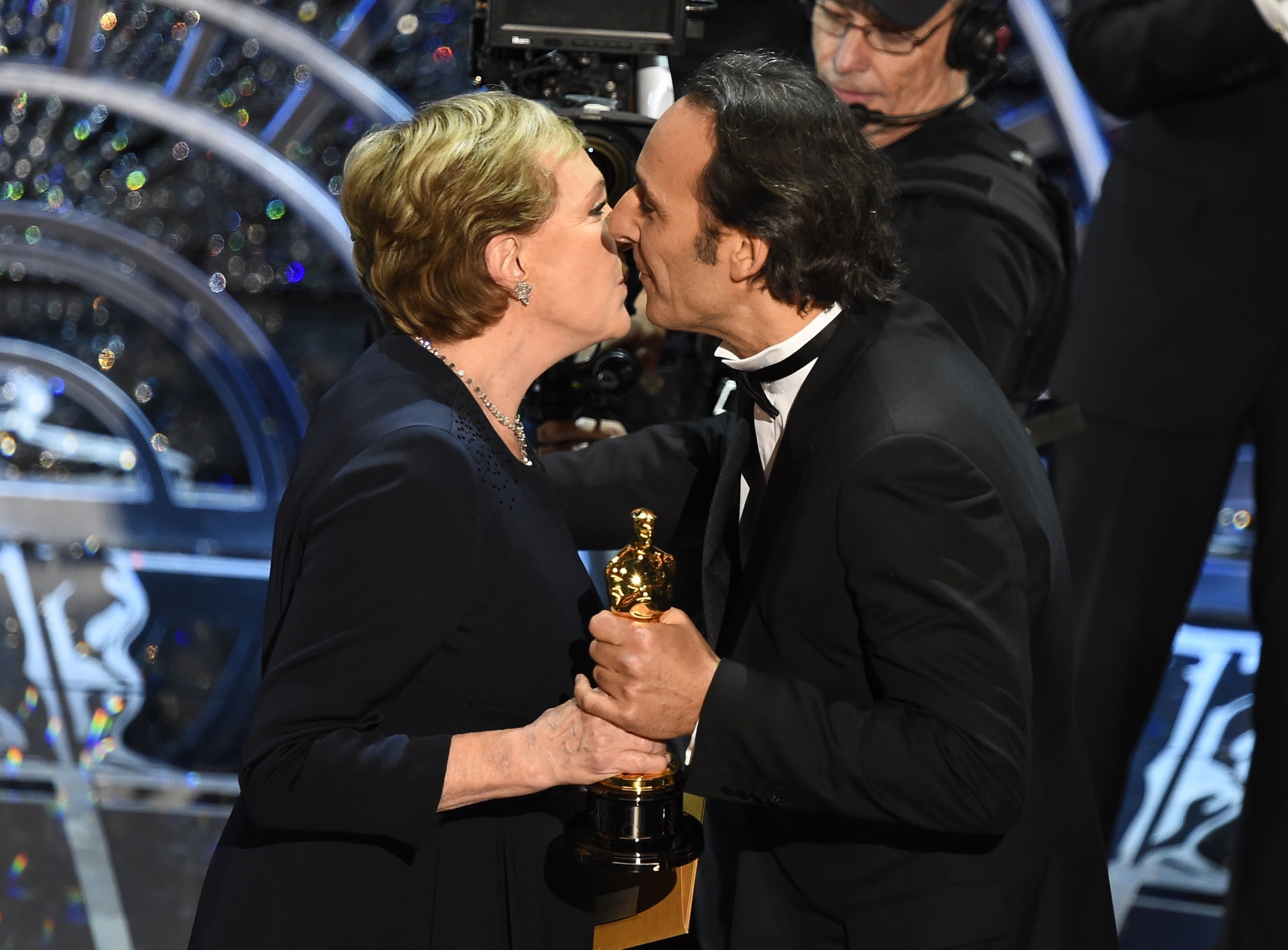 Julie Andrews and Alexandre Desplat at event of The Oscars (2015)