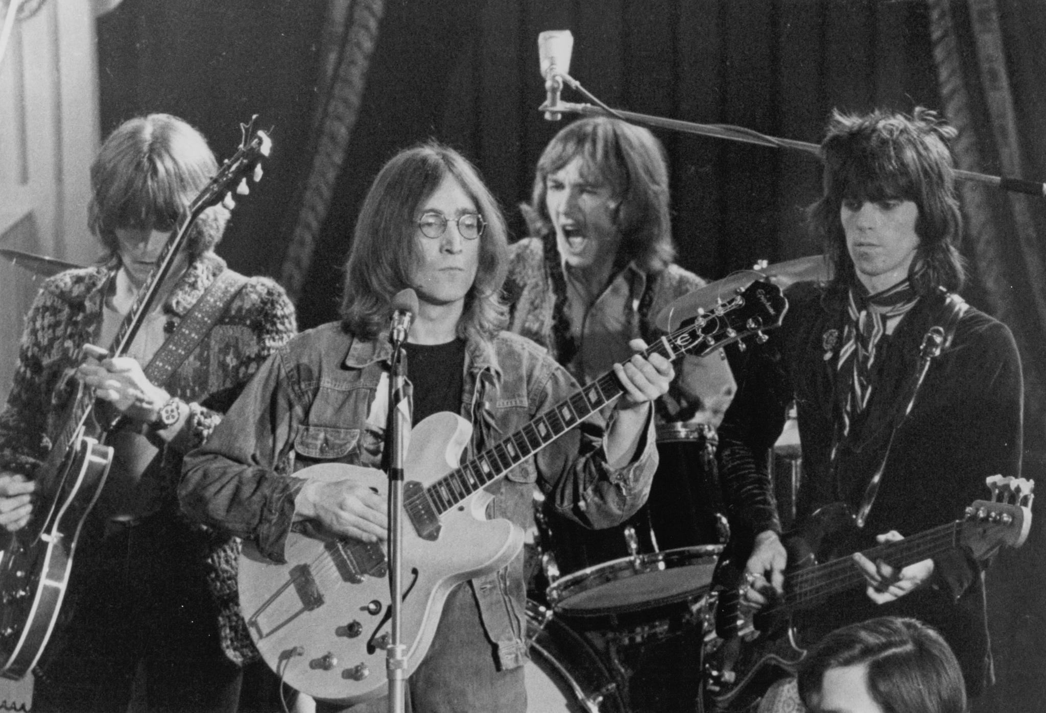 Still of John Lennon and Keith Richards in The Rolling Stones Rock and Roll Circus (1996)