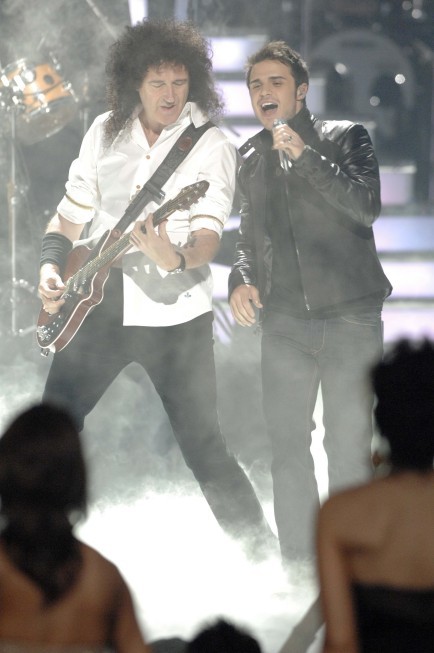Still of Brian May and Kris Allen in American Idol: The Search for a Superstar (2002)