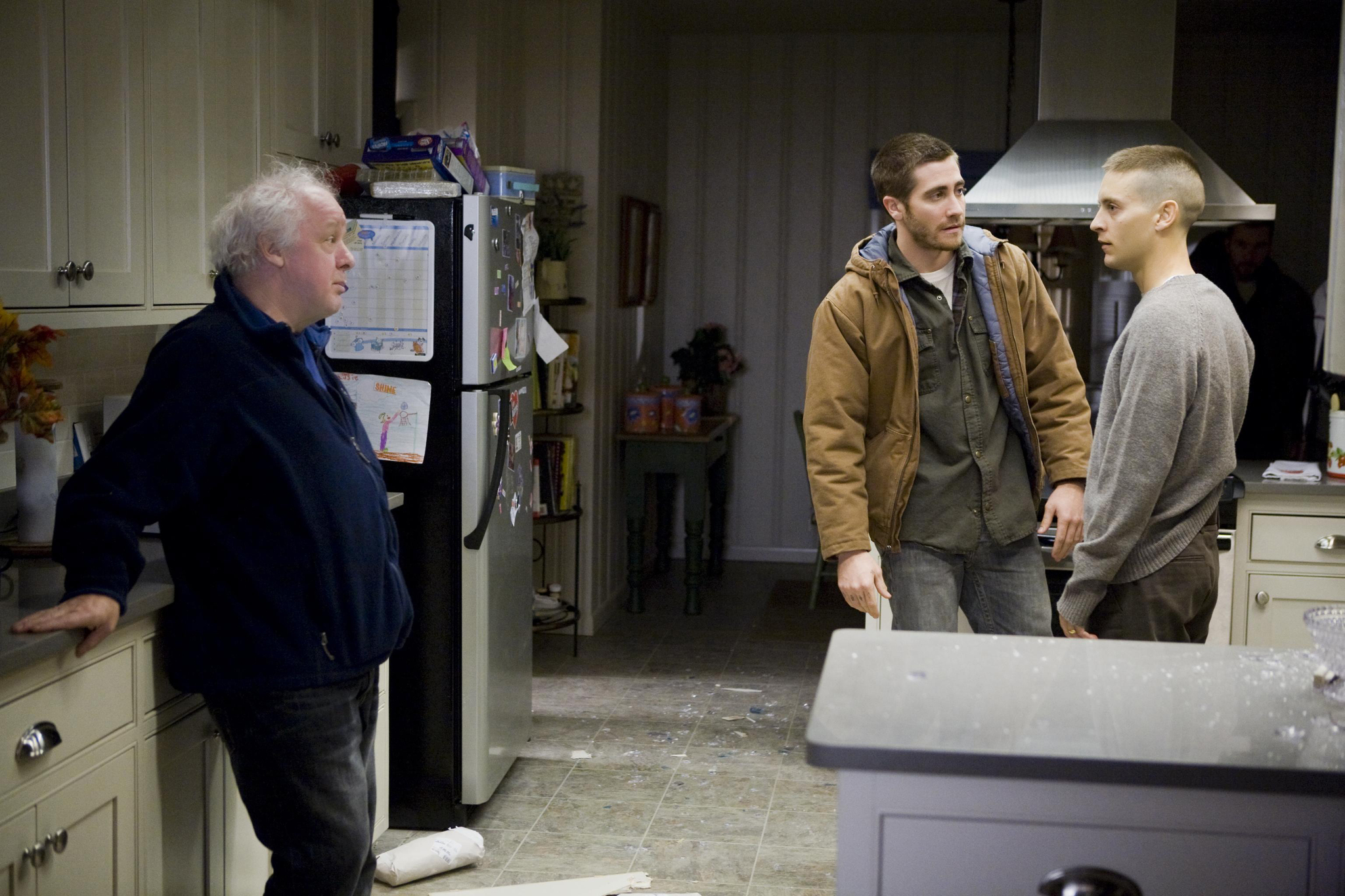 Still of Tobey Maguire, Jim Sheridan and Jake Gyllenhaal in Brothers (2009)