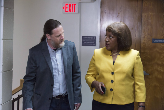 Still of CCH Pounder and Donal Logue in Sons of Anarchy (2008)