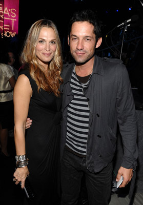 Enrique Murciano and Molly Sims at event of The Victoria's Secret Fashion Show (2008)