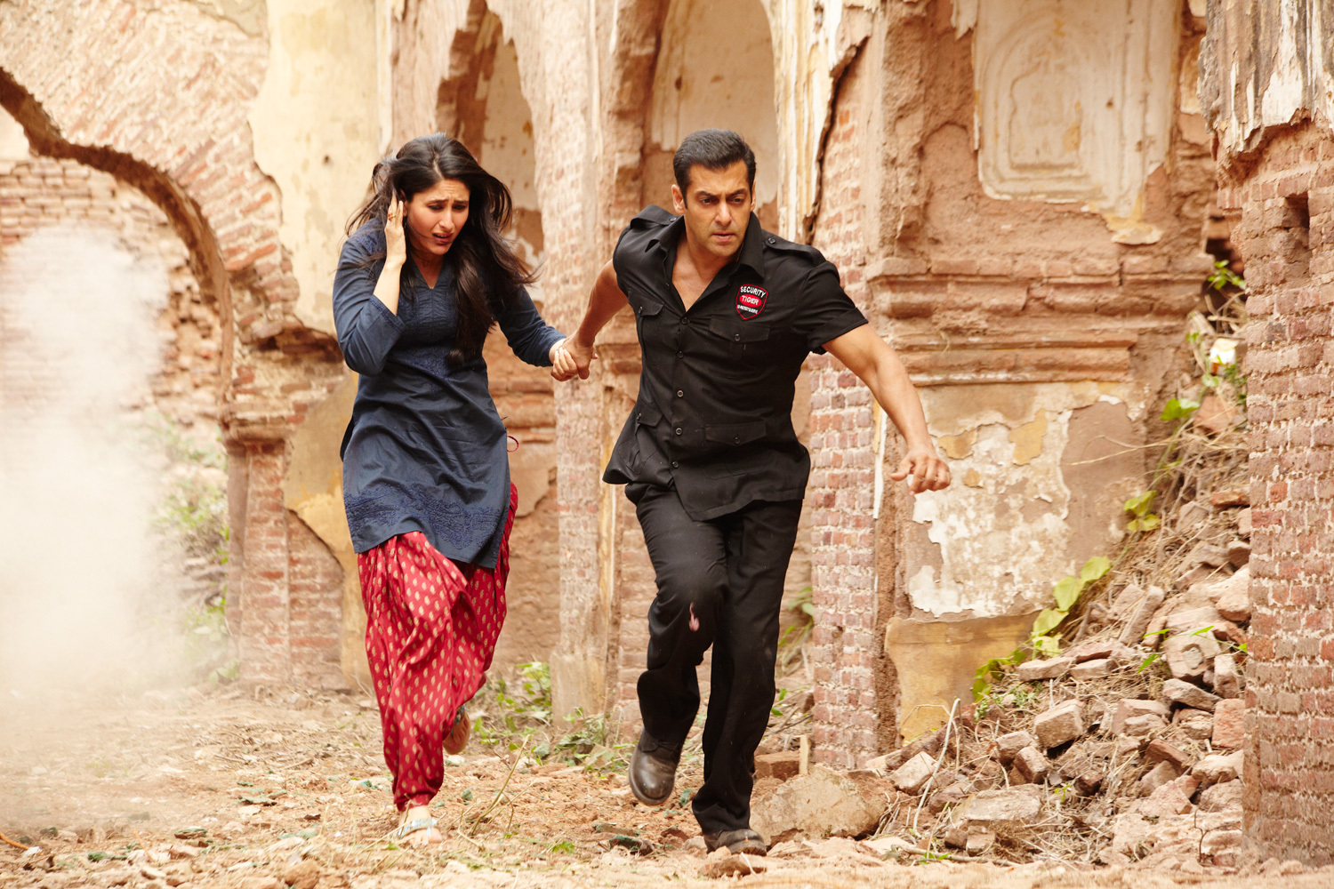 Still of Kareena Kapoor and Salman Khan in Bodyguard (2011)